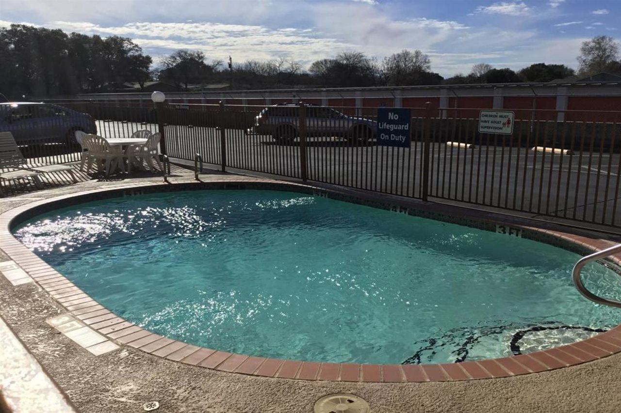 Days Inn By Wyndham Near Seaworld San Antonio Exterior foto