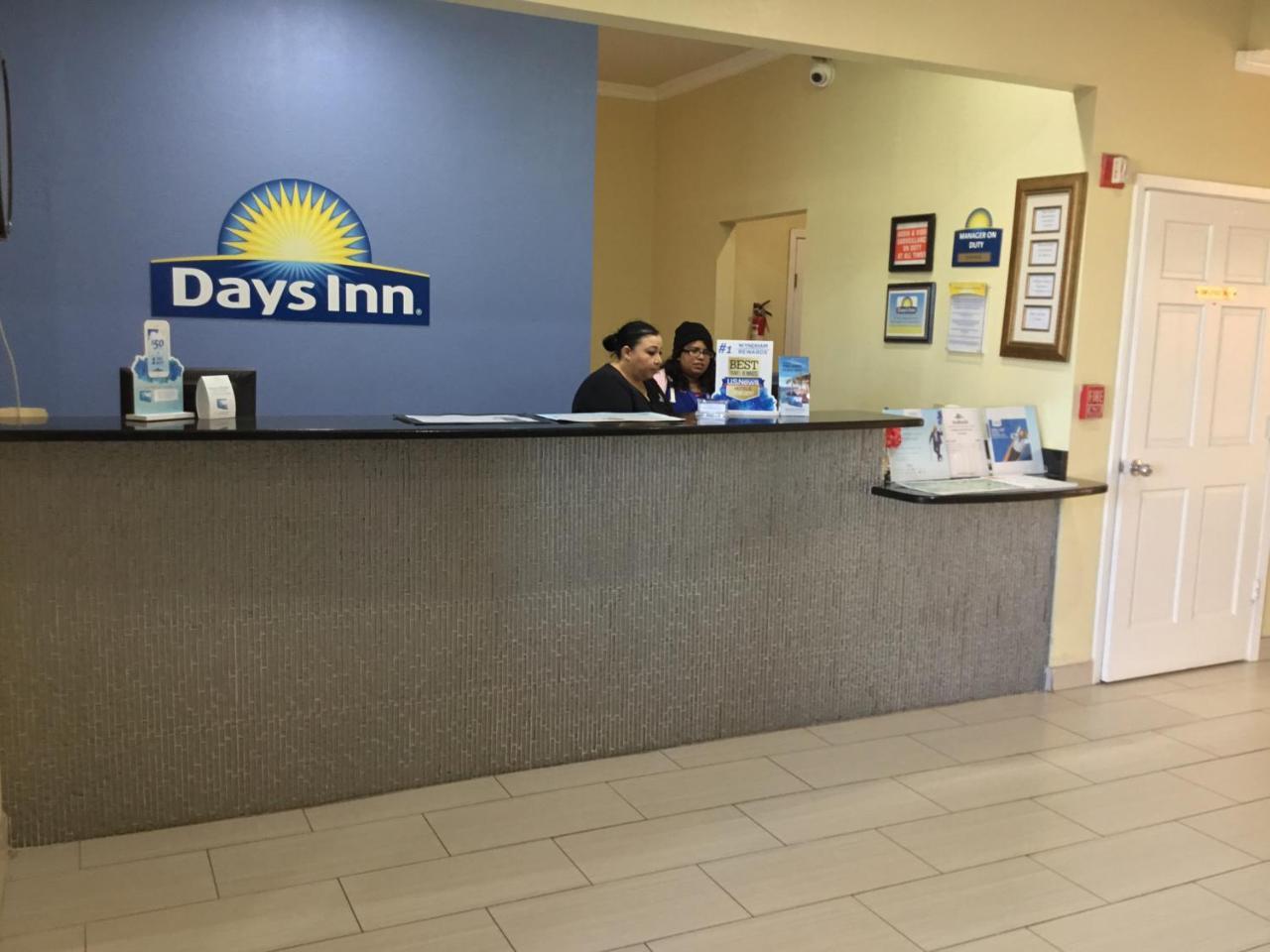 Days Inn By Wyndham Near Seaworld San Antonio Exterior foto