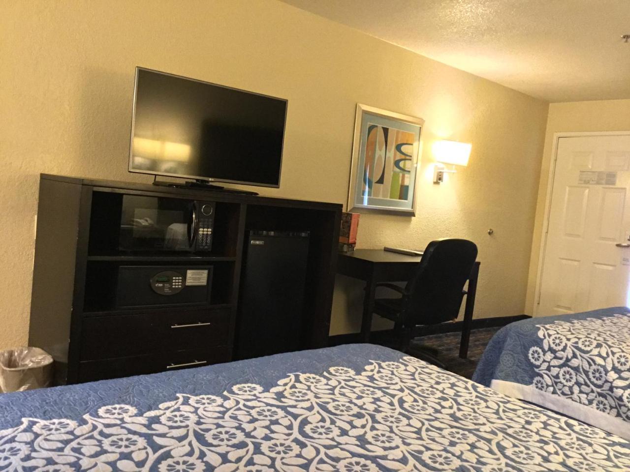 Days Inn By Wyndham Near Seaworld San Antonio Exterior foto