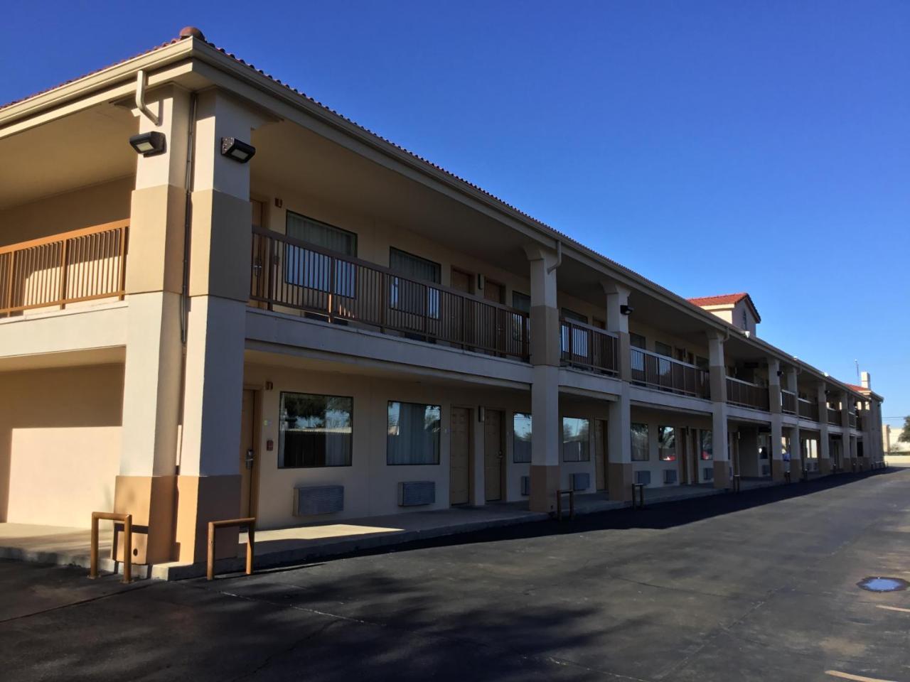 Days Inn By Wyndham Near Seaworld San Antonio Exterior foto